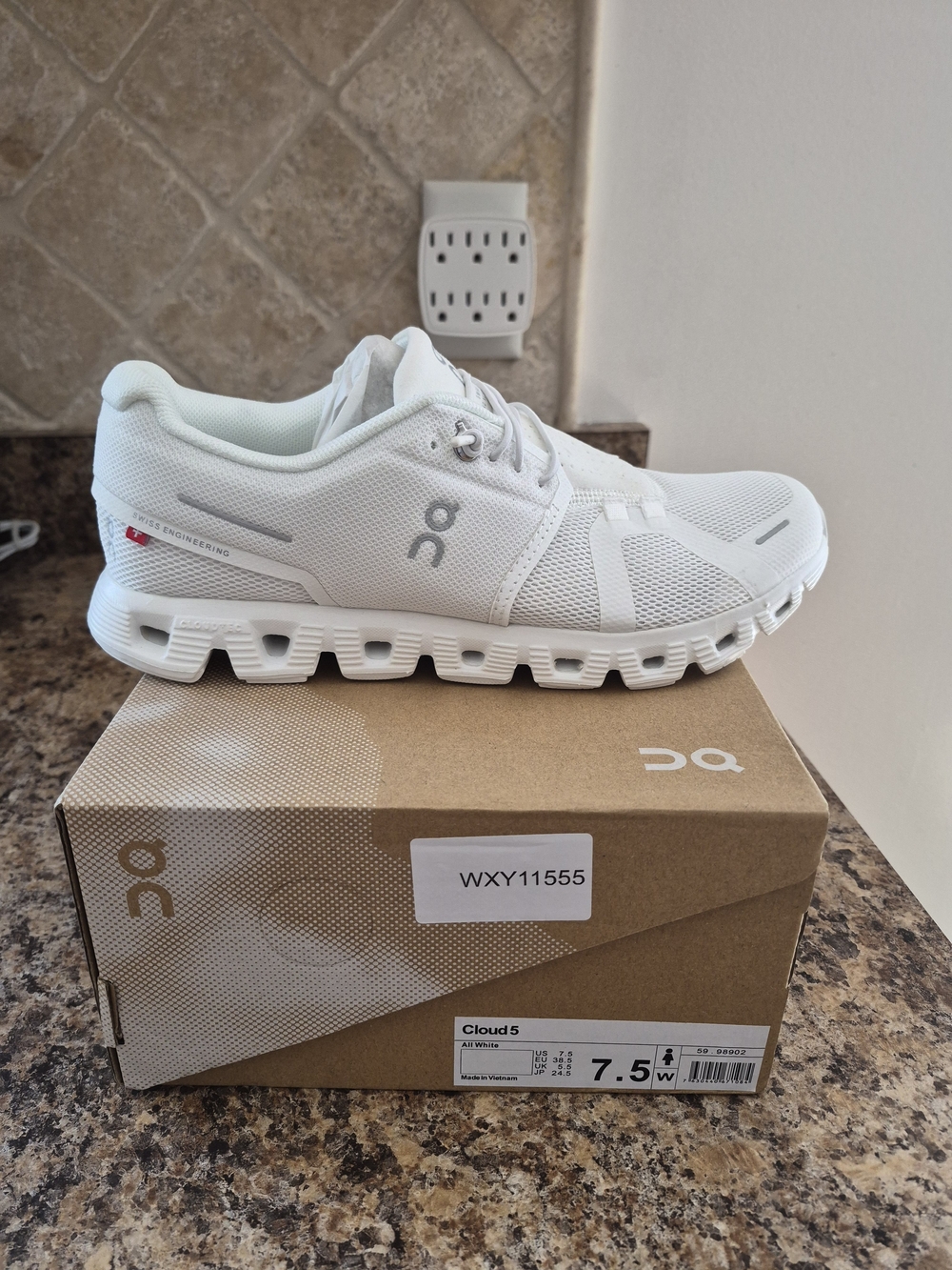 On Running Cloud 5 Running Shoes - White
